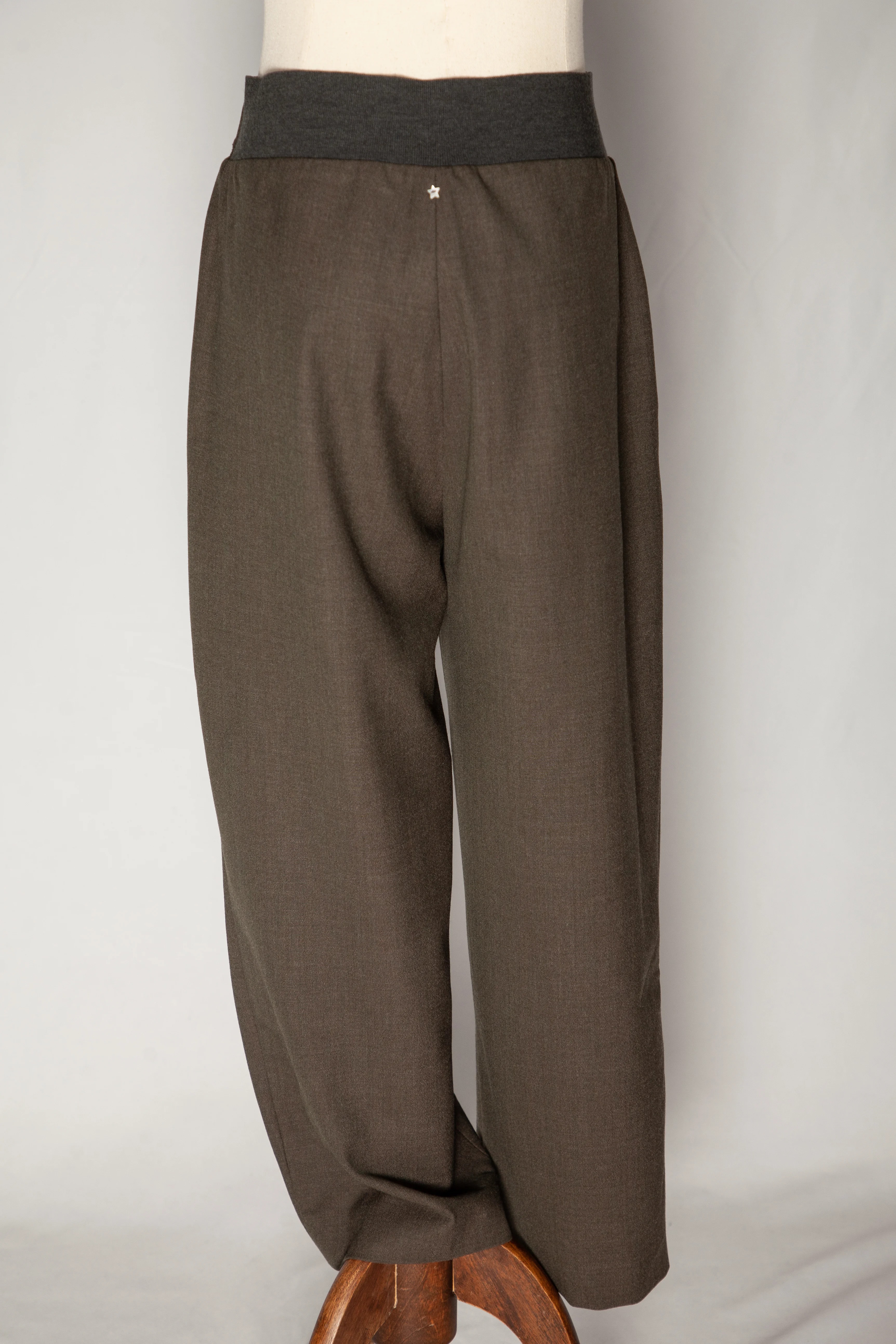 Lorena Antoniazzi Green Cashmere Casual Trousers — 2