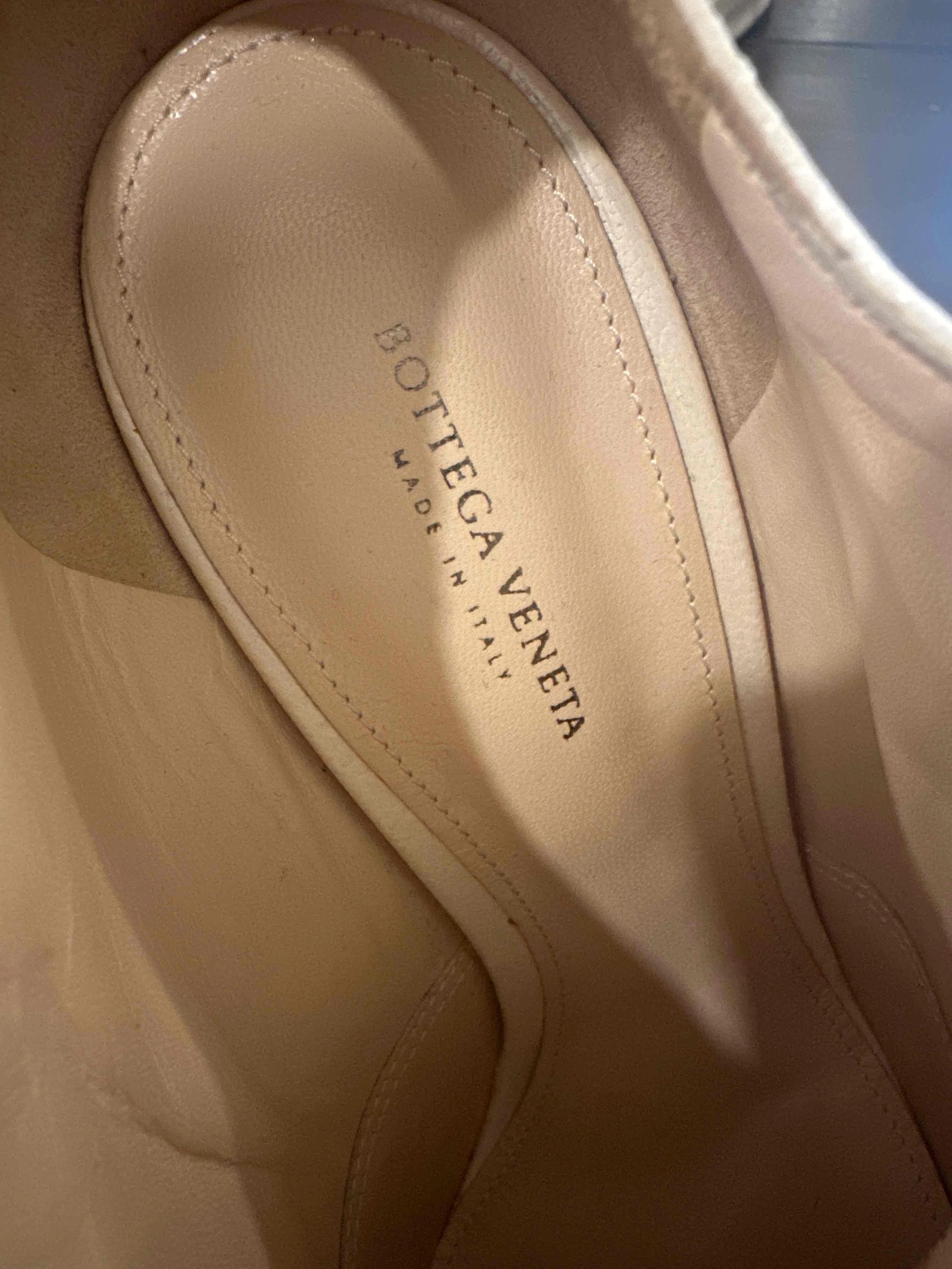 Bottega Veneta White Leather Pumps — 2