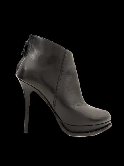 MaxCo Black Leather Pumps