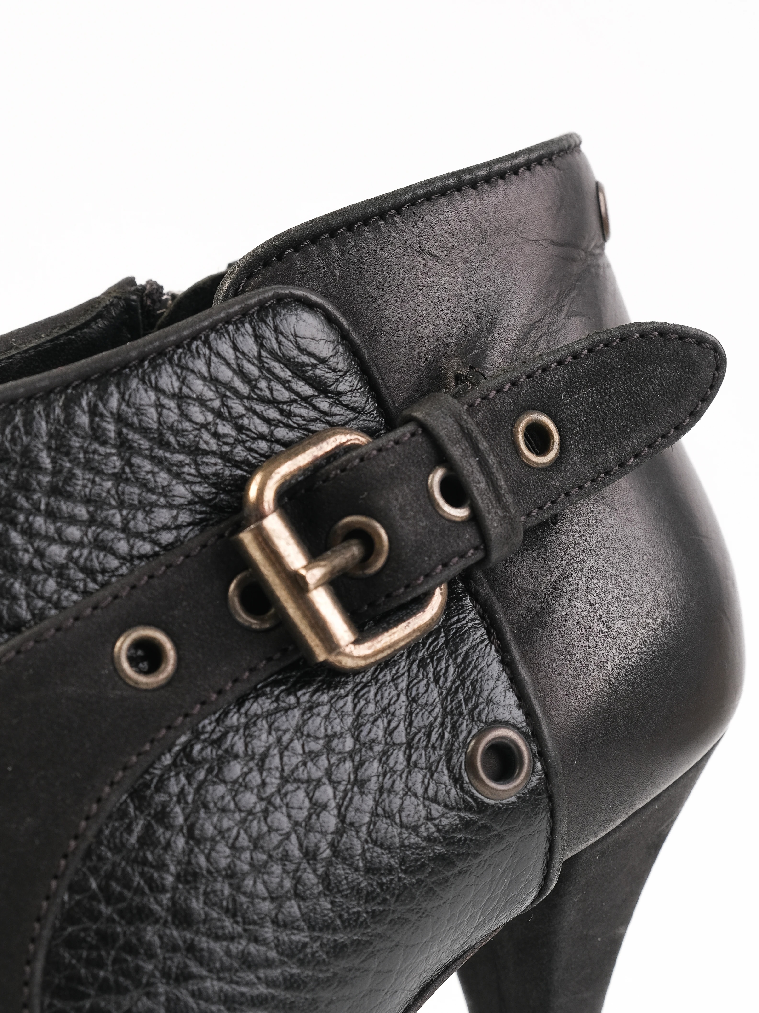 Alexander McQueen Black Leather Pumps — 2